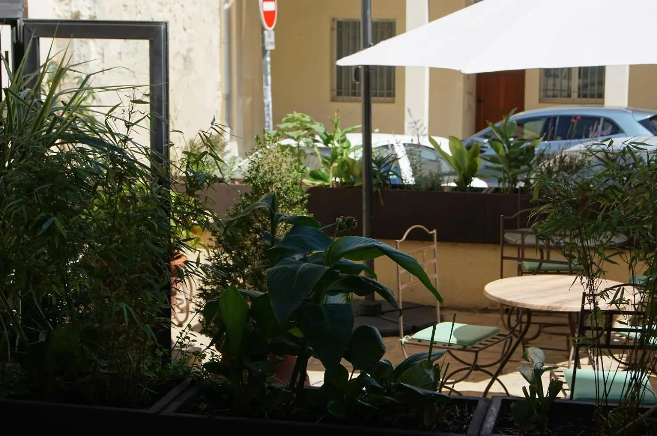 Hotel La Muette Arles France